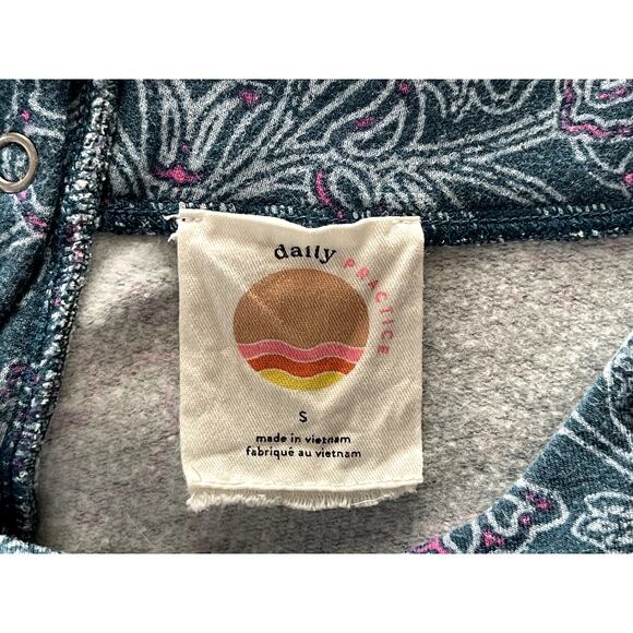 Daily Practice Sz S Puff Sleeve Sweatshirt Green Crewneck Boho Boxy Casual Comfy - Picture 12 of 14